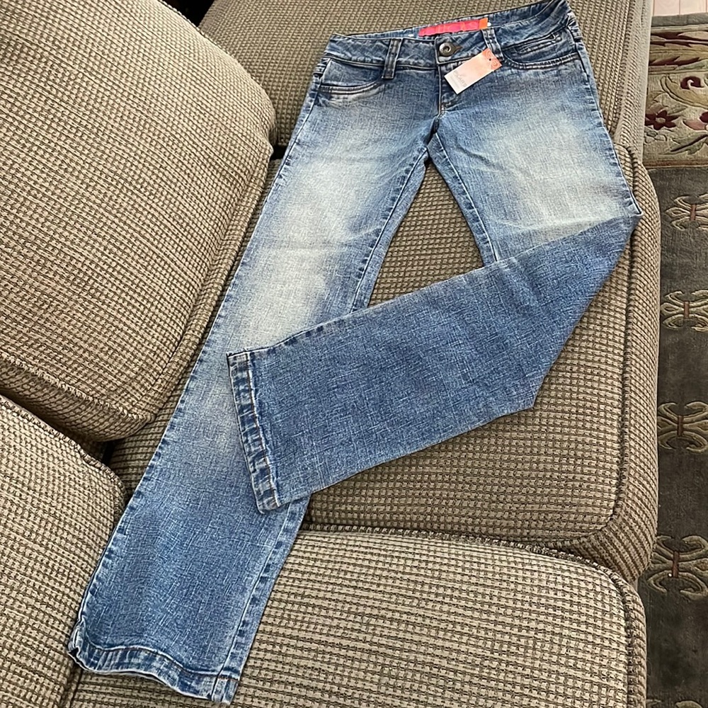 Chicas low waisted jeans (sz 28R)